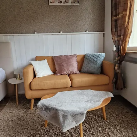 Pfiffige Luisa In Ruhiger Waldrandlage Mit Balkon Und Wintergarten * Marburg