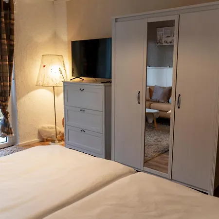 Pfiffige Luisa In Ruhiger Waldrandlage Mit Balkon Und Wintergarten Apartmán Marburg