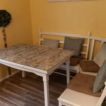 Pfiffige Luisa In Ruhiger Waldrandlage Mit Balkon Und Wintergarten *