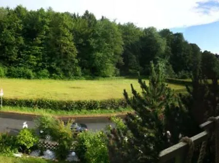 Pfiffige Luisa In Ruhiger Waldrandlage Mit Balkon Und Wintergarten アパート
