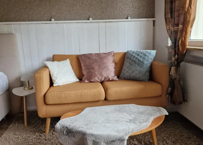 Pfiffige Luisa In Ruhiger Waldrandlage Mit Balkon Und Wintergarten * Marburg